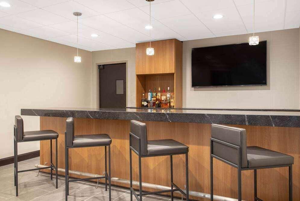 La Quinta Inn & Suites By Wyndham Mooresville Restoran gambar